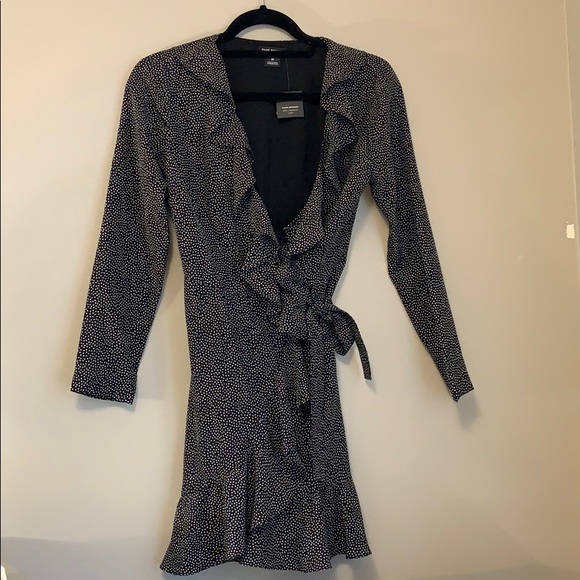 100% Silk Club Monaco Vontella Ruffle Wrap Dress - Picture 3 of 6